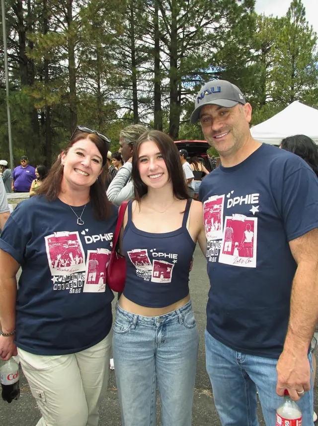 Parent's Weekend Designs logo